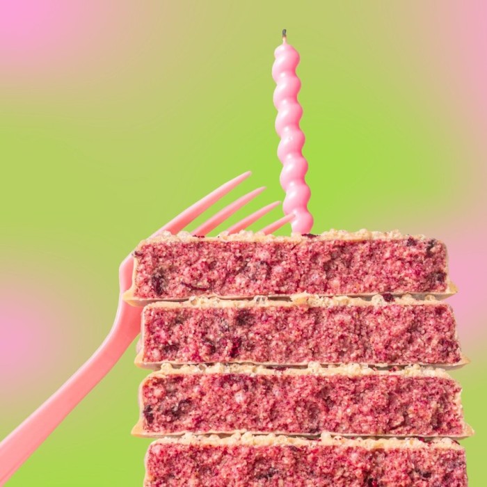 Батончик Fizi Birthday Cake Bar, 45 грам, тісто для печива-вишня