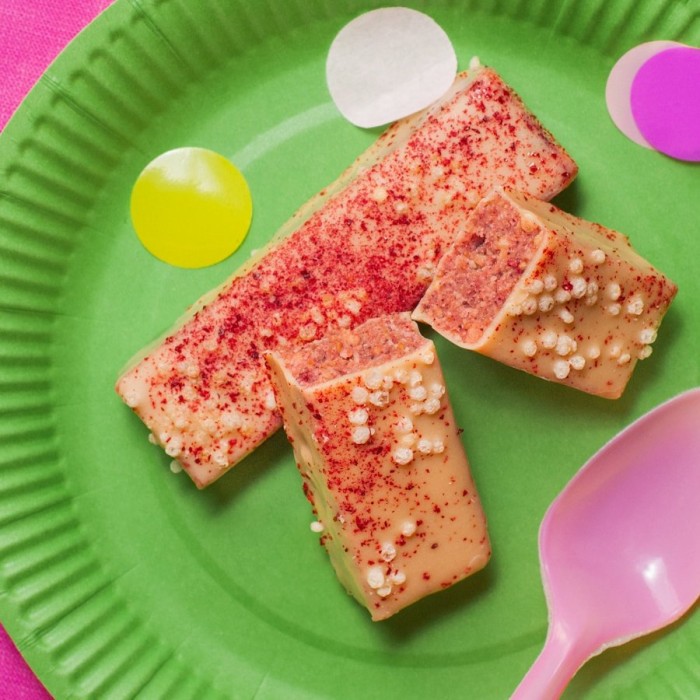 Батончик Fizi Birthday Cake Bar, 45 грам, тісто для печива-вишня