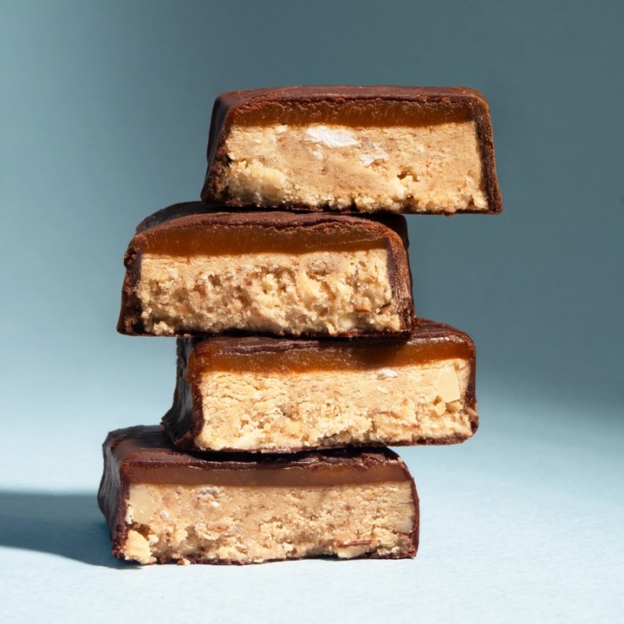 Батончик Sister's Sport Protein Halva, 40 грамм - миндаль и карамелью